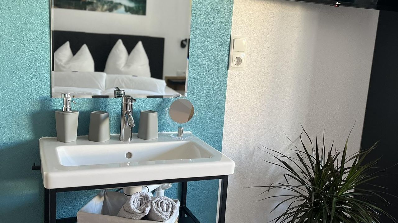 Waschbecken im Zimmer Waschbecken im Zimmer